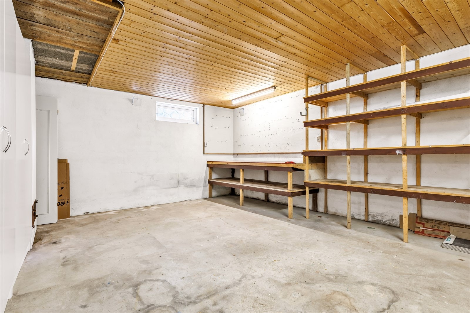 Det er flere boder i kjelleren som sørger for rikelig med lagringsplass. Galleribilde