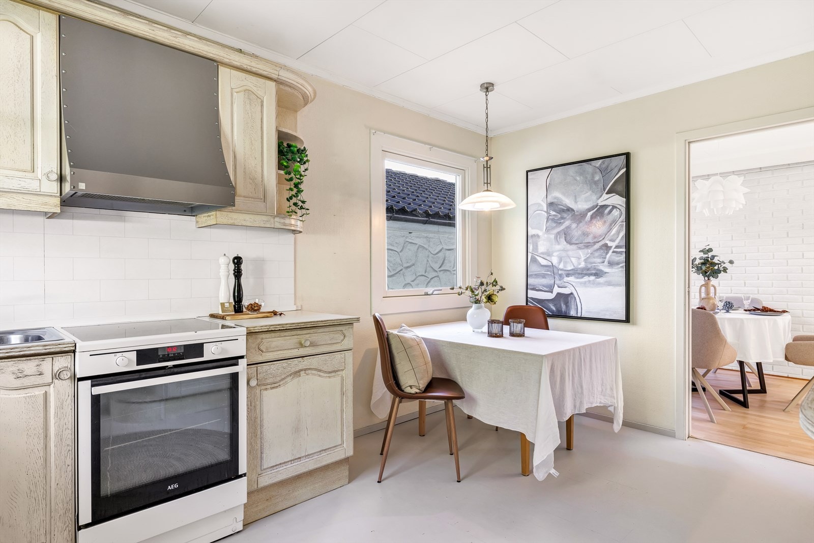Plass til et lite spisebord - perfekt for de hektiske hverdagene. Galleribilde