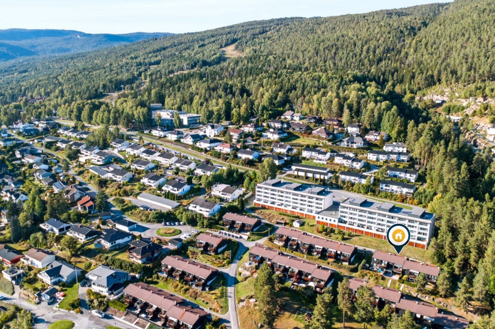 Nærhet til marka med flott alpinanlegg og lysløype Galleribilde
