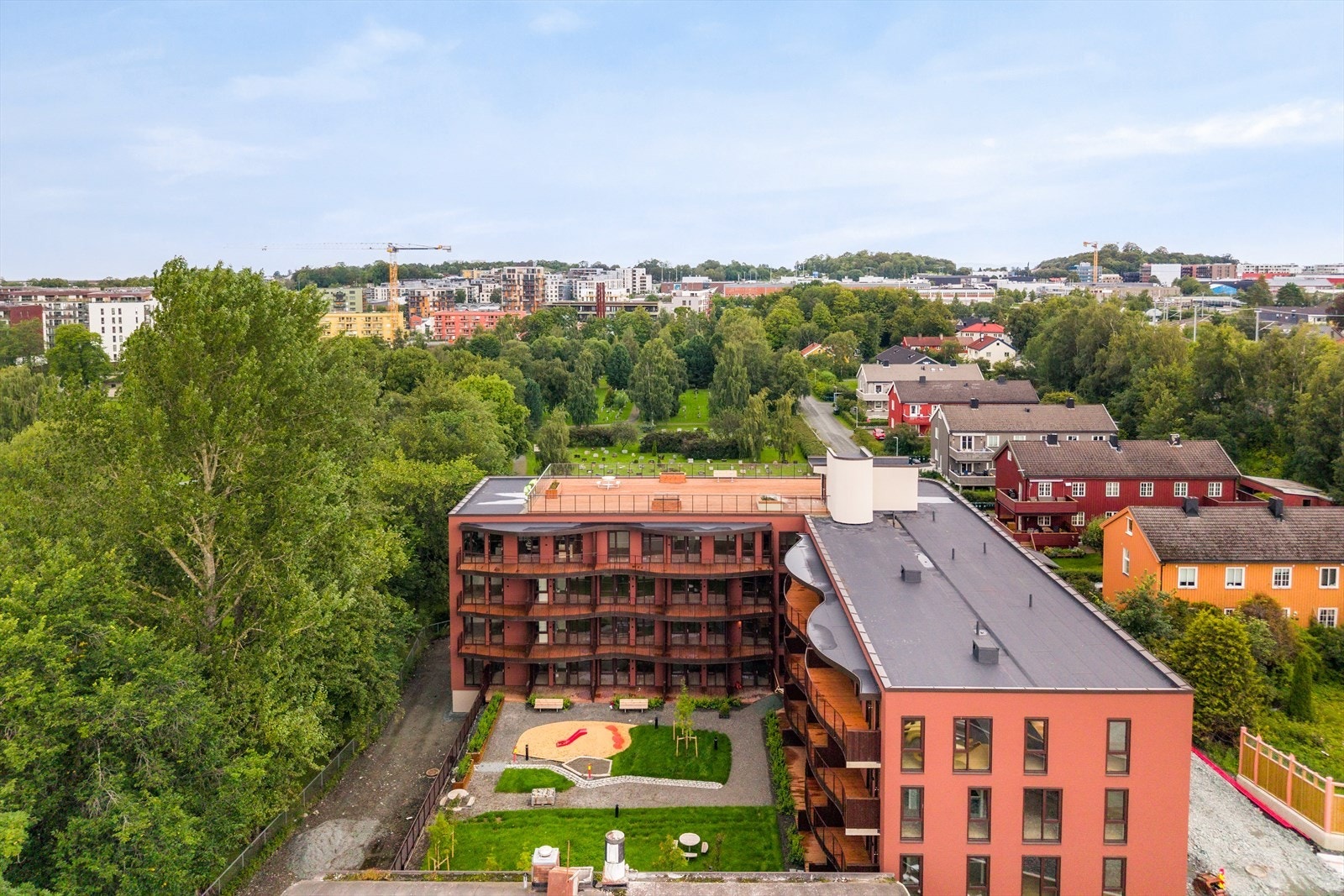 Innherredsveien har de siste årene vært under rehabilitering og blir en fantastisk kollektivtrasé til sentrum og knutepunkt ved Sirkus Shopping. Perfekt for studenter og førstegangskjøpere! Galleribilde