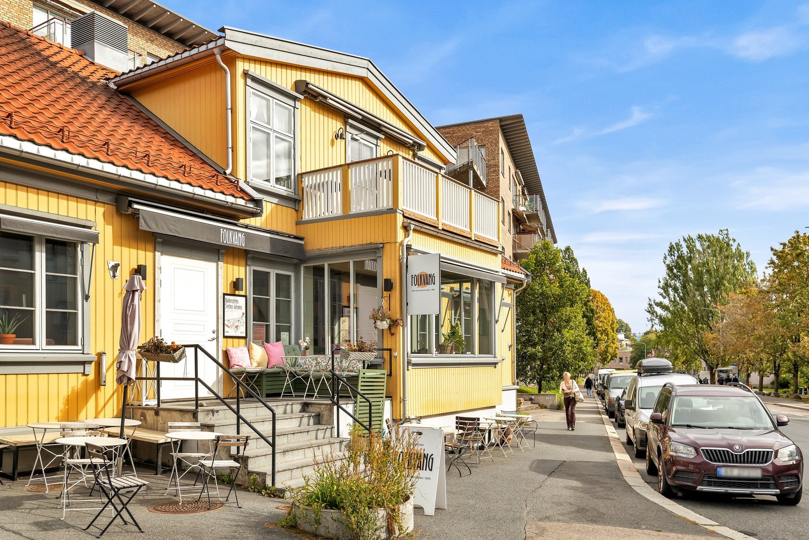 Restaurant og bar i det gule huset på Sagene - Oslos nest eldste serveringssted, med historie tilbake til 1855. Klassisk husmannskost med moderne vri. Galleribilde