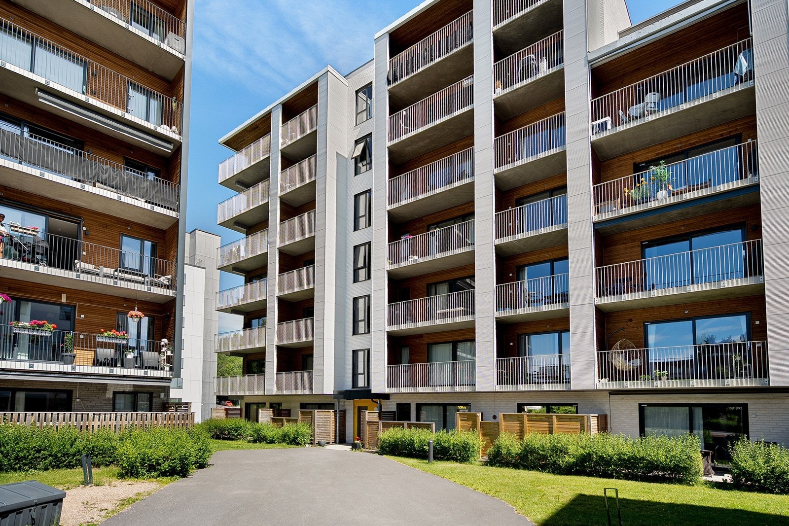 Leiligheten ligger i et moderne bygg fra 2020 med flotte fellesområder. Galleribilde