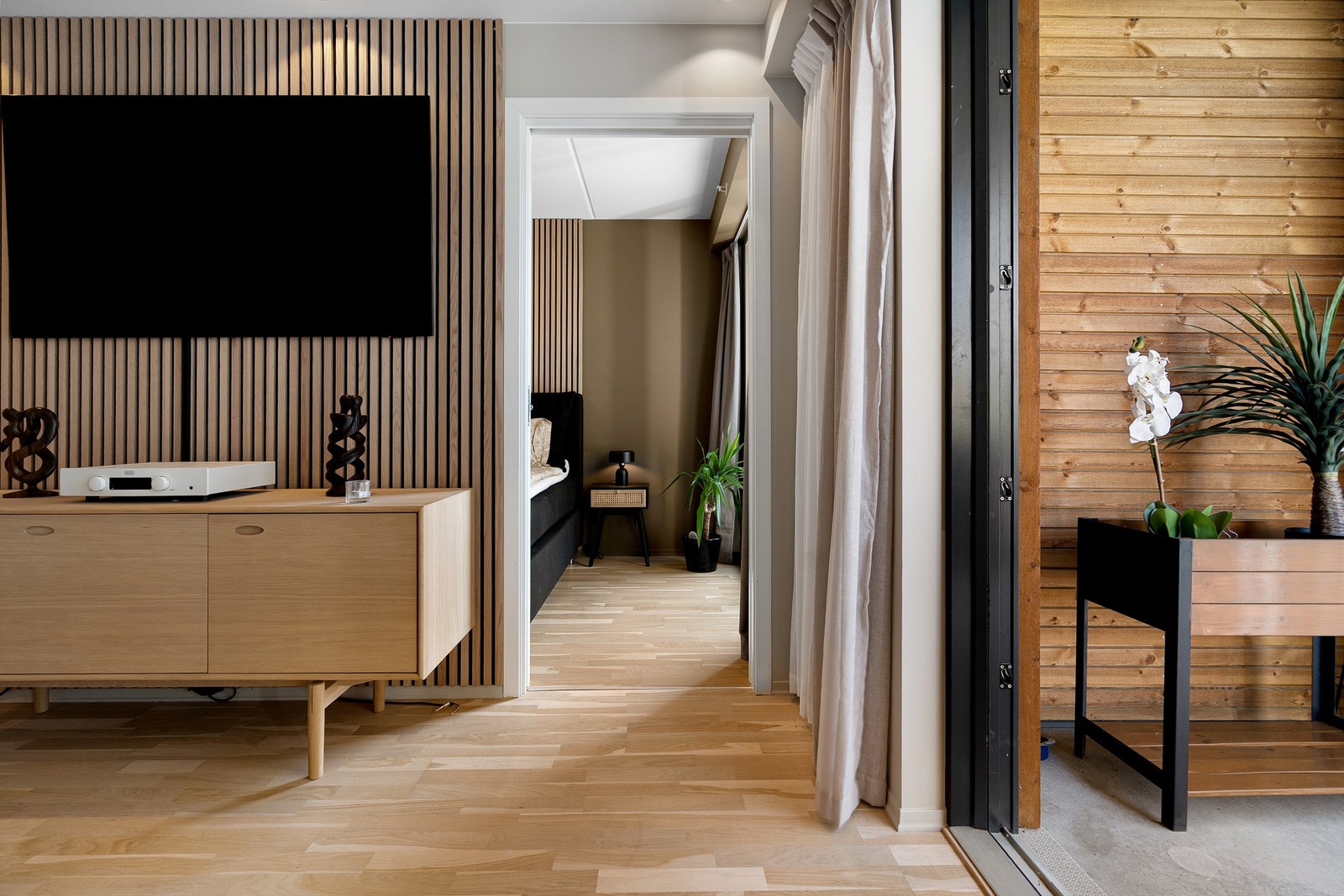 Leilighet med et eksklusivt særpreg og oppgraderinger som spilevegger og downlights i himling. Foto:CASP Galleribilde