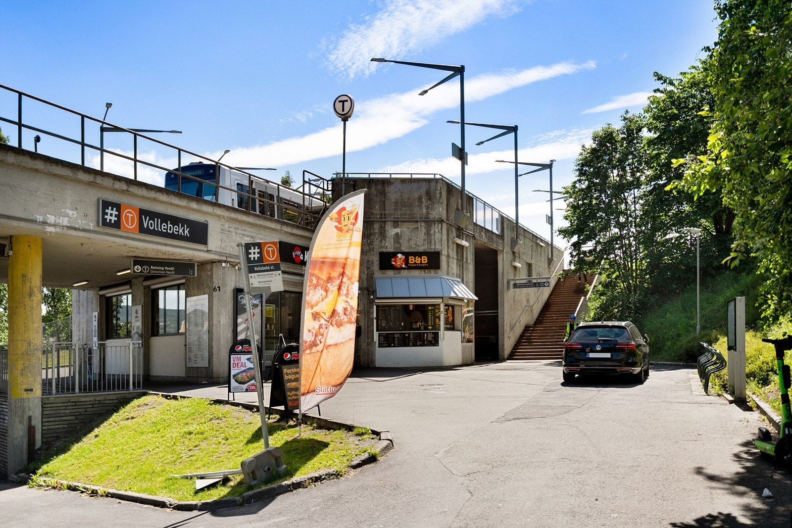 Vollebekk T-banestasjon ligger i umiddelbar nærhet, med linje 4 og 5 som tar deg effektivt mot Oslo sentrum, Storo, Majorstuen og videre til Sognsvann. Galleribilde