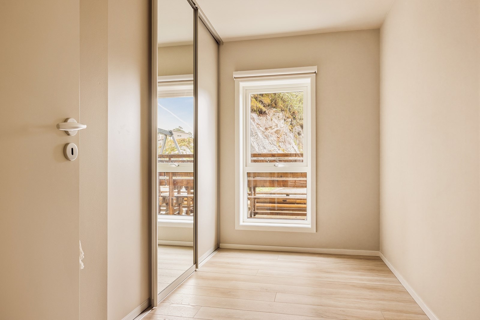 - Soverom 2 måler 8,5 m², og passer perfekt som barnerom eller gjesterom - Galleribilde