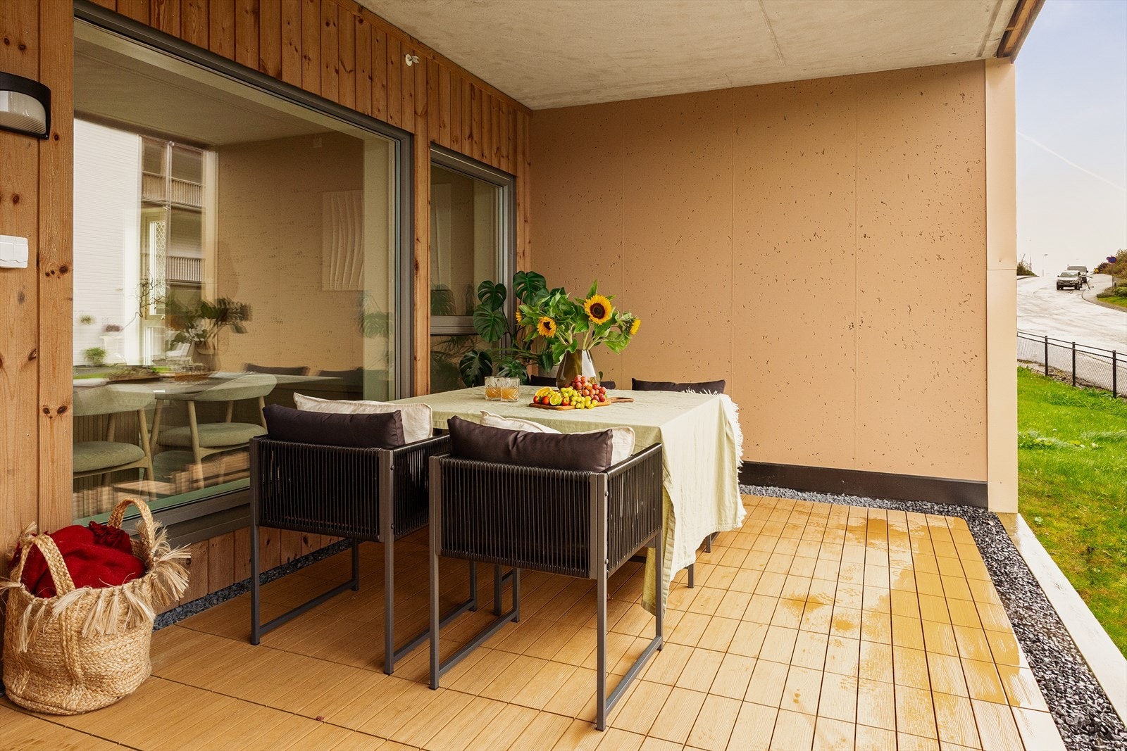 - Terrassen måler hele 18 m² - Galleribilde