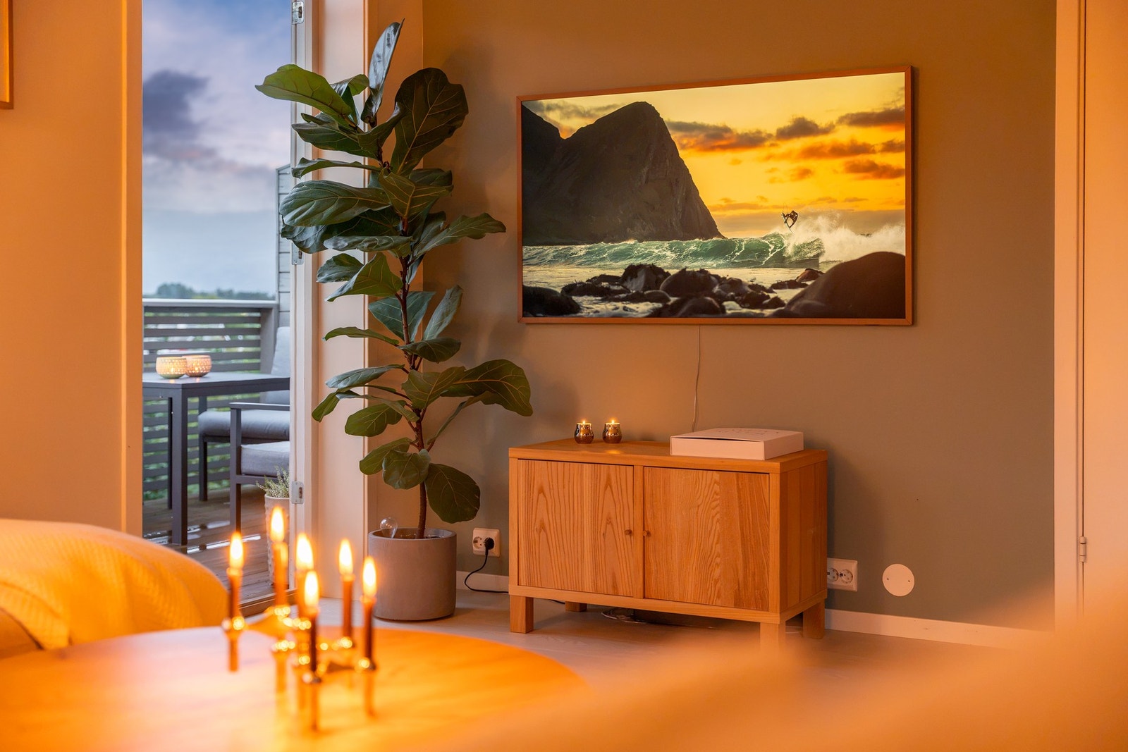 Vår supre fotograf Marius Hoddevik i Viking Visuals har levert bildene til denne flotte boligen. Galleribilde