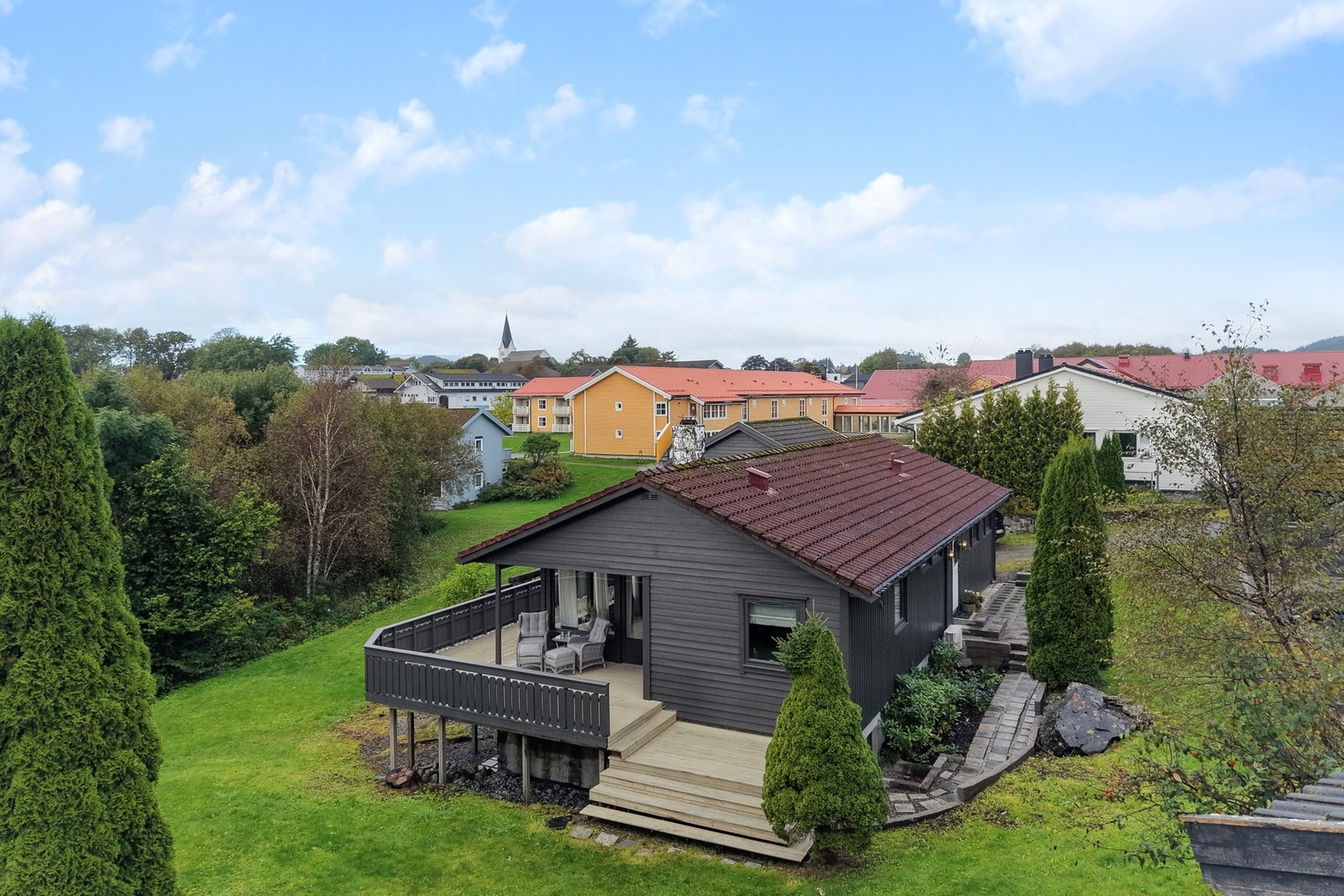 PrivatMegleren v/ John Lampe har gleden av å presentere Jonsokhøyen 7! Galleribilde