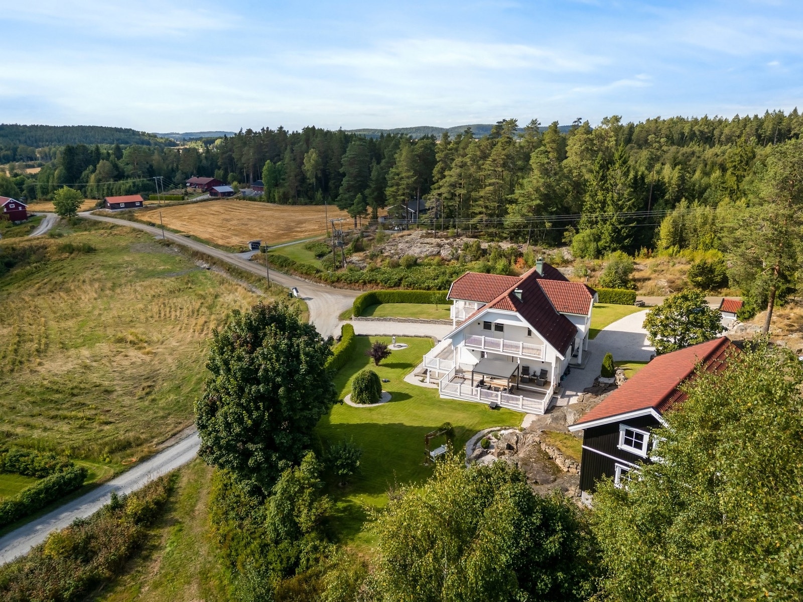 Eiendommen har en naturskjønn beliggenhet Galleribilde