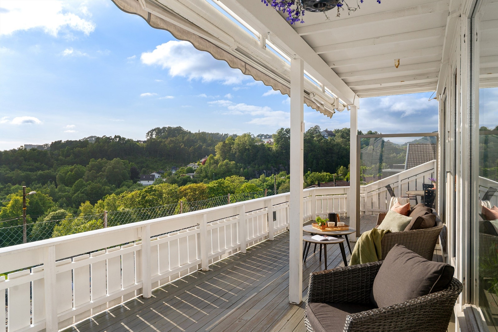 - Terrassen måler ca. 28 m² - Galleribilde