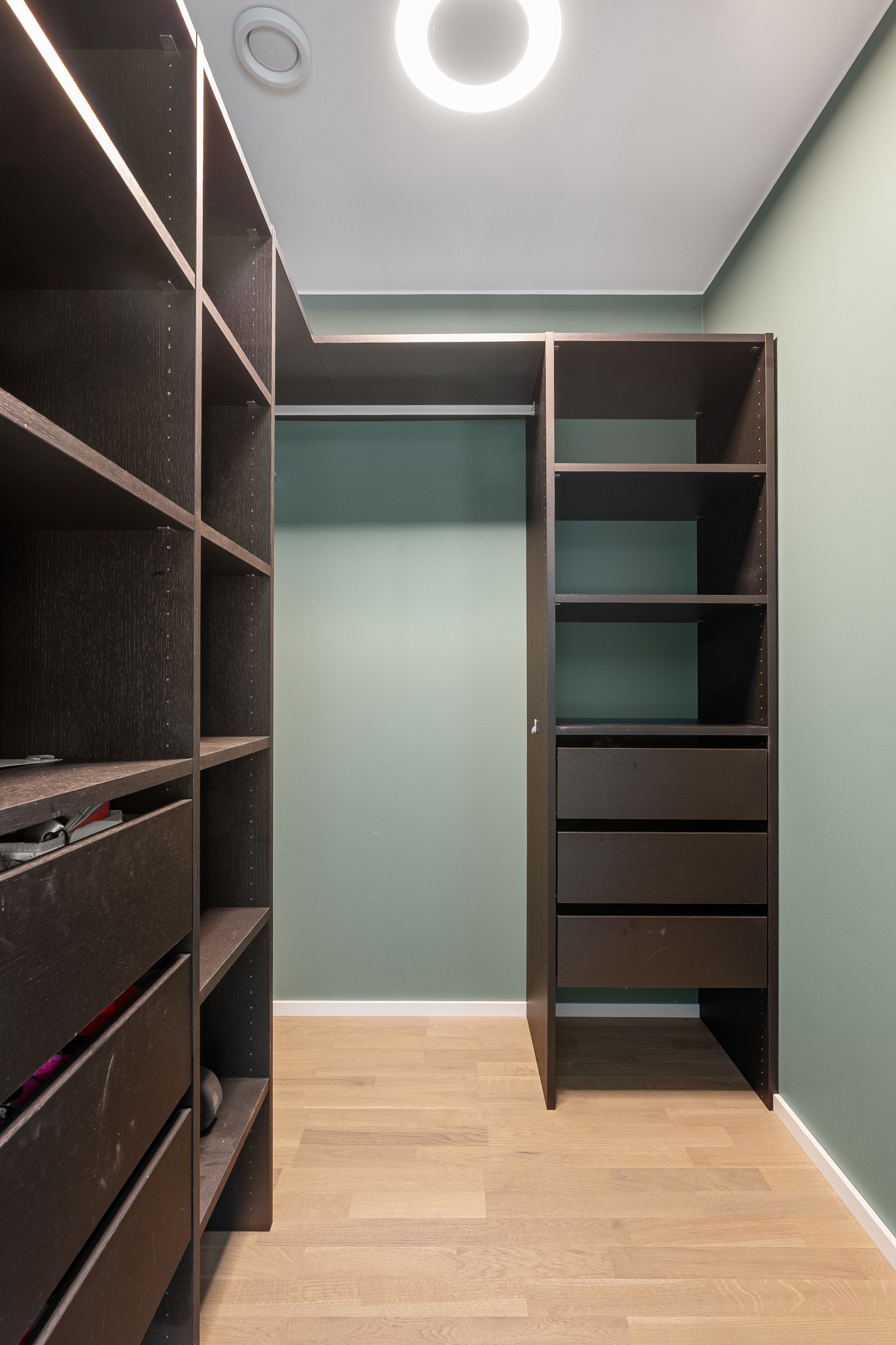 Hovedsoverom har walk-in-closet og innredning fra Norema.
