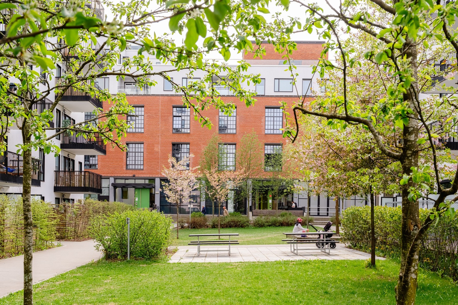 På Vinslottet finner du flere spisesteder, apotek, frisør, helseklinikk, gastropub og andre gode servicetilbud. Galleribilde