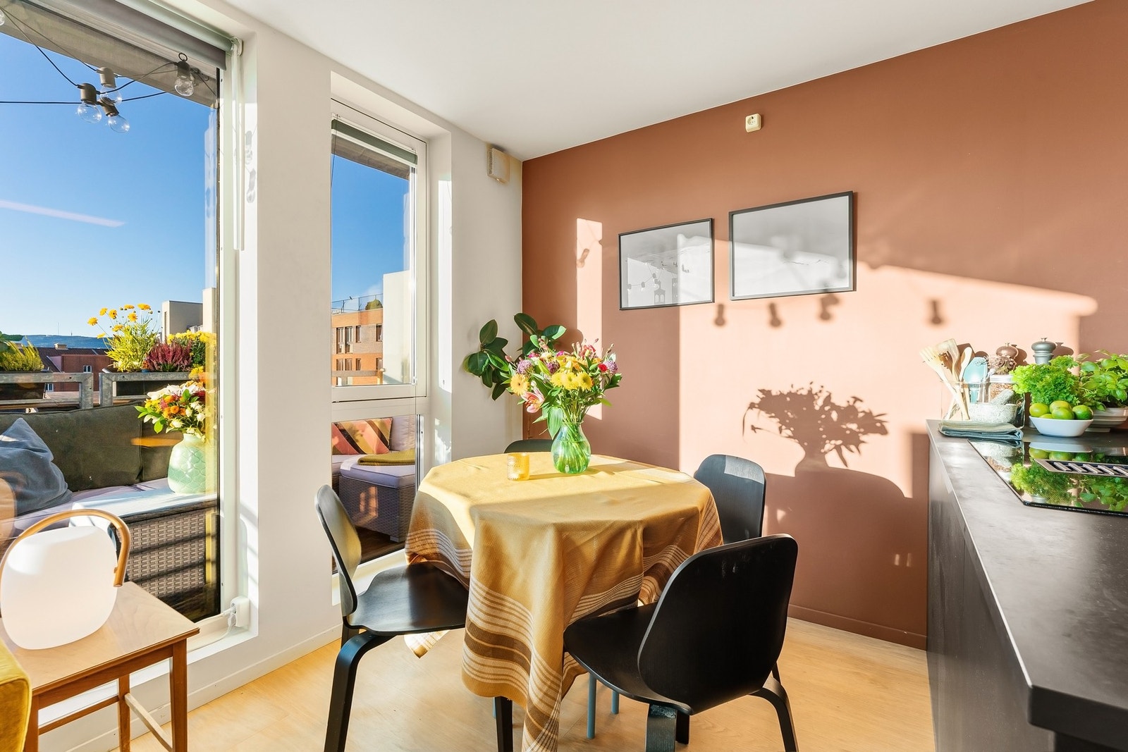 Dette er en spiseplass hvor en gleder seg til å invitere på middagsselskap! Galleribilde