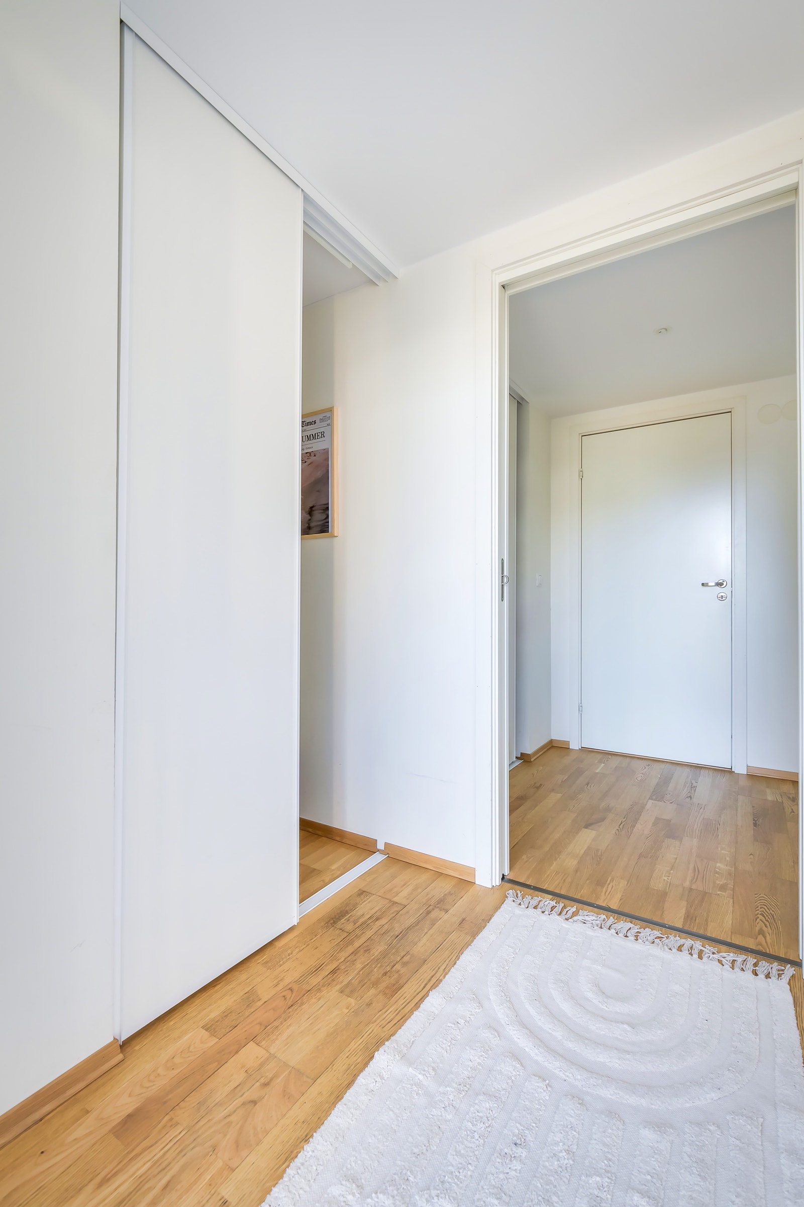 Entré skyvedrøsgarderobe. Galleribilde