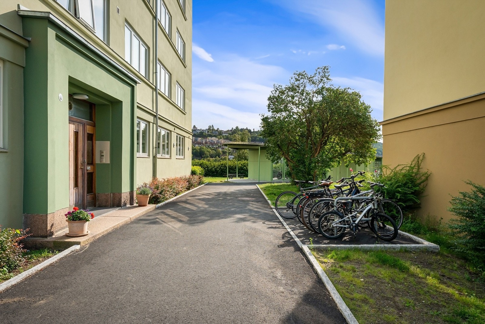 Hyggelig inngangsparti ønsker deg velkommen inn. Galleribilde