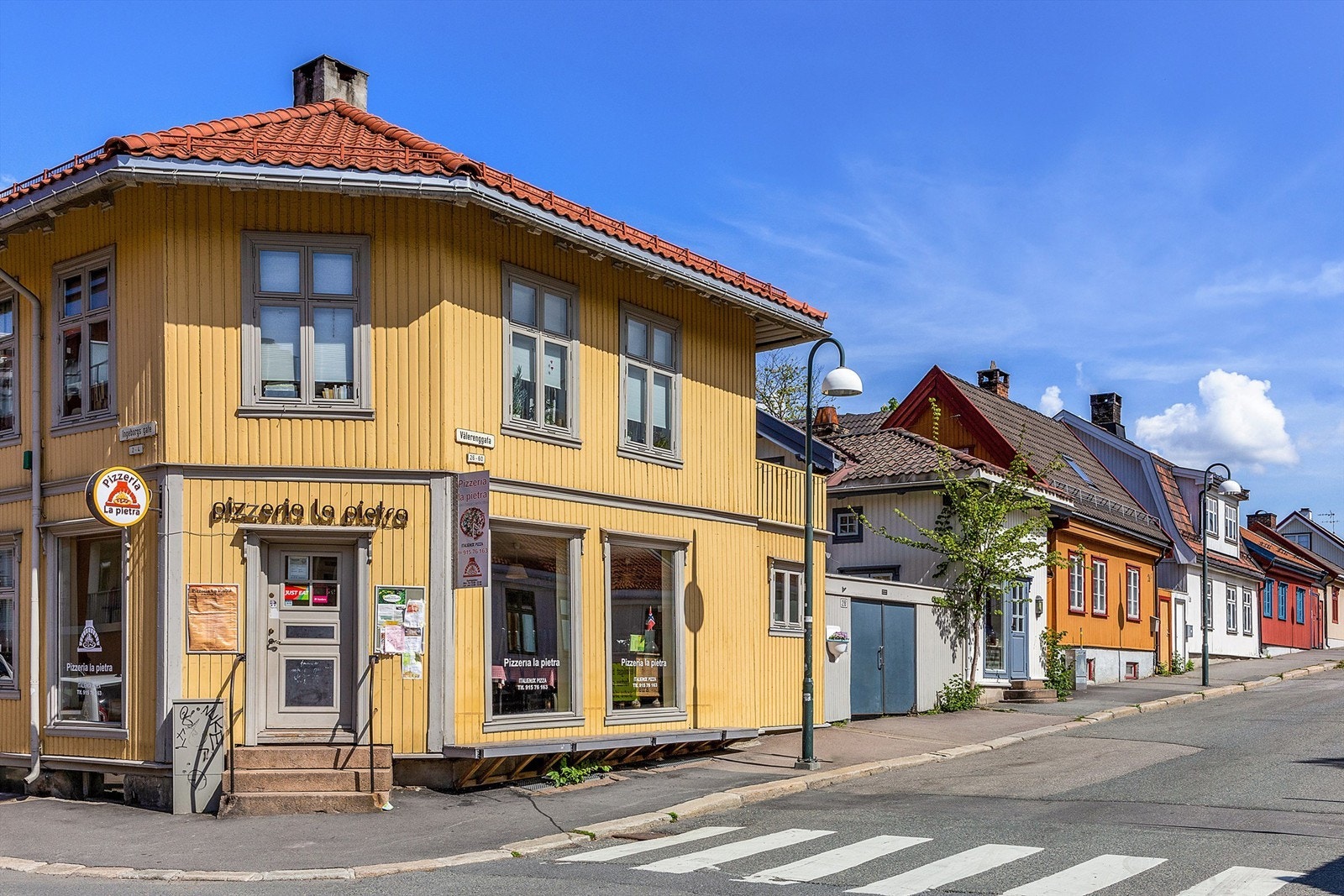 Kort vei til Pizzeria La Pietra - lokal pizzeria med italiensk pizza Galleribilde