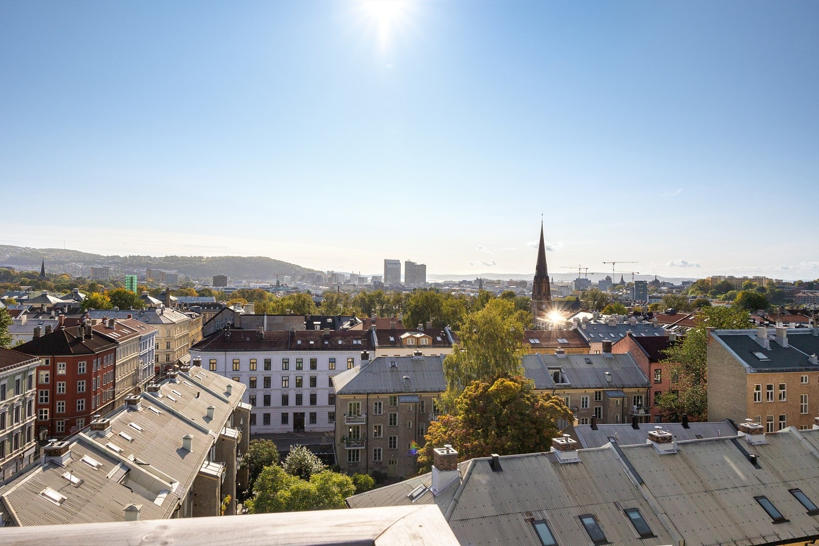 Her oppe får du vidstrakt utsikt og sol hele dagen Galleribilde