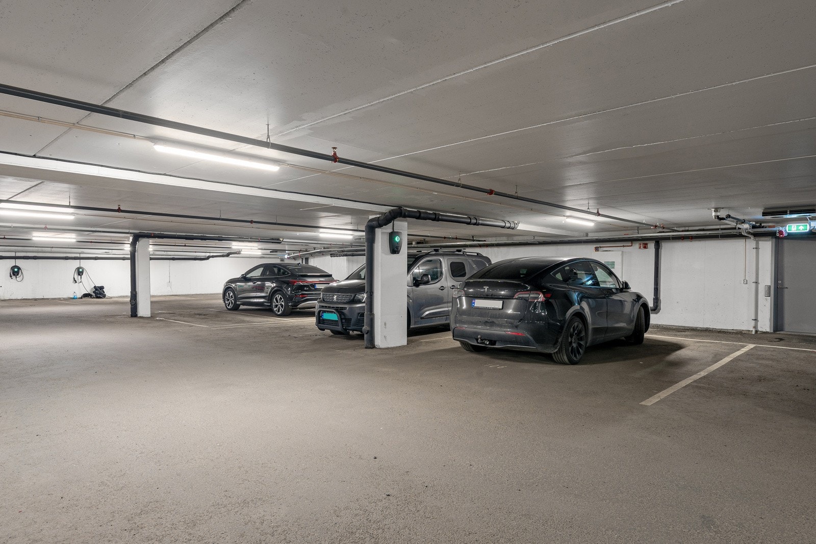 Fast parkeringsplass i felles garasjeanlegg.