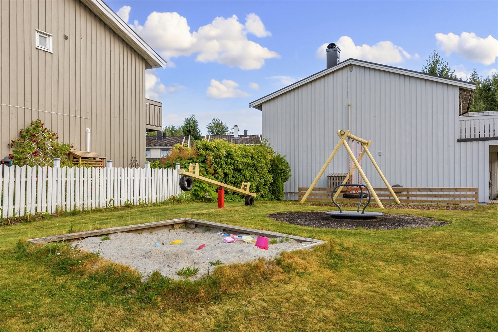 Borettslaget har en hyggelig lekeplass som blir et naturlig samlingspunkt Galleribilde