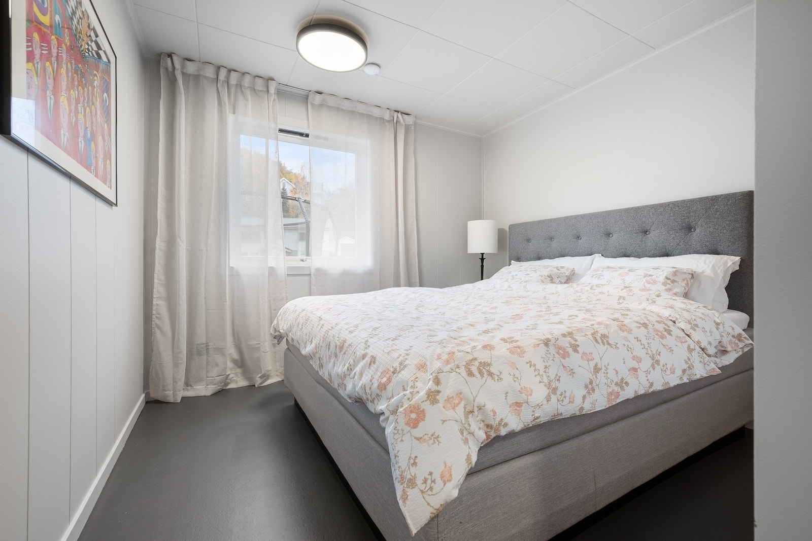 Hovedsoverommet er lyst og enkelt å innrede Galleribilde