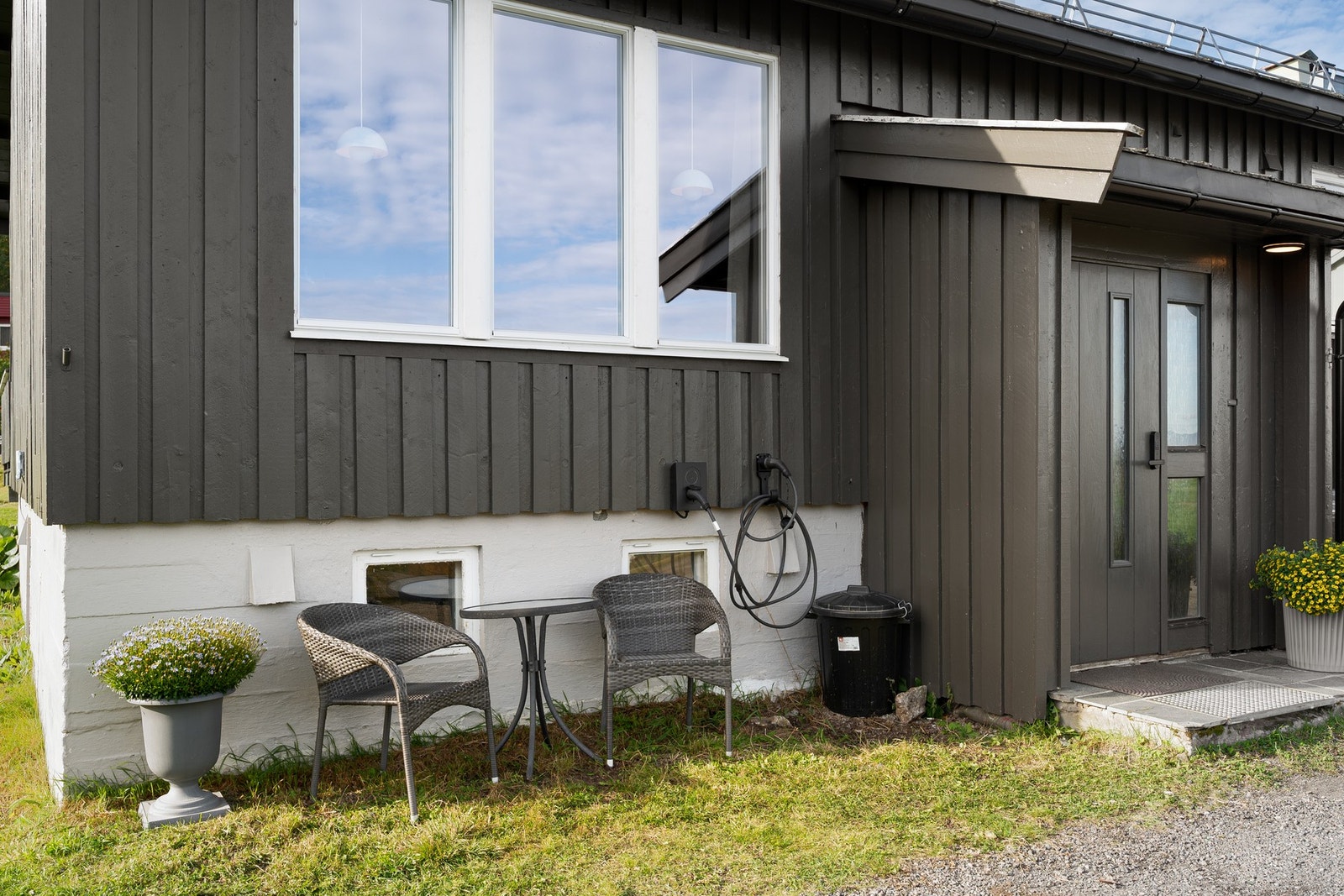 Lun uteplass ved inngangspartiet Galleribilde