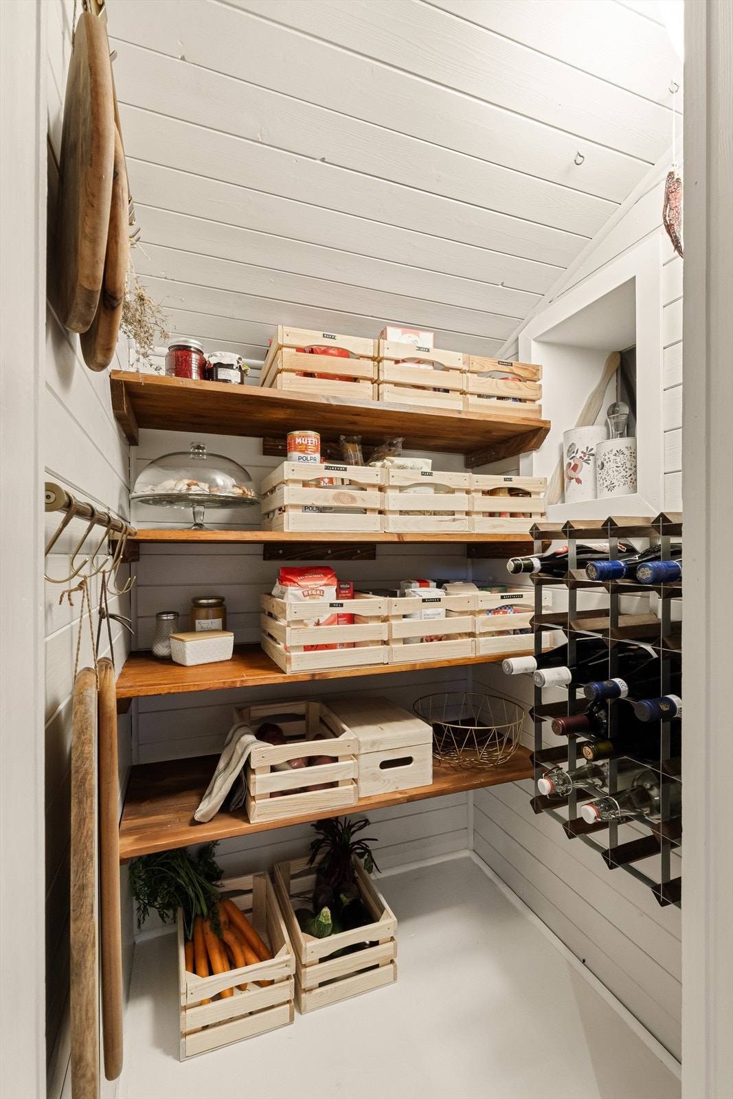Egen matbod ved siden av kjøkkenet. Luksus! Galleribilde