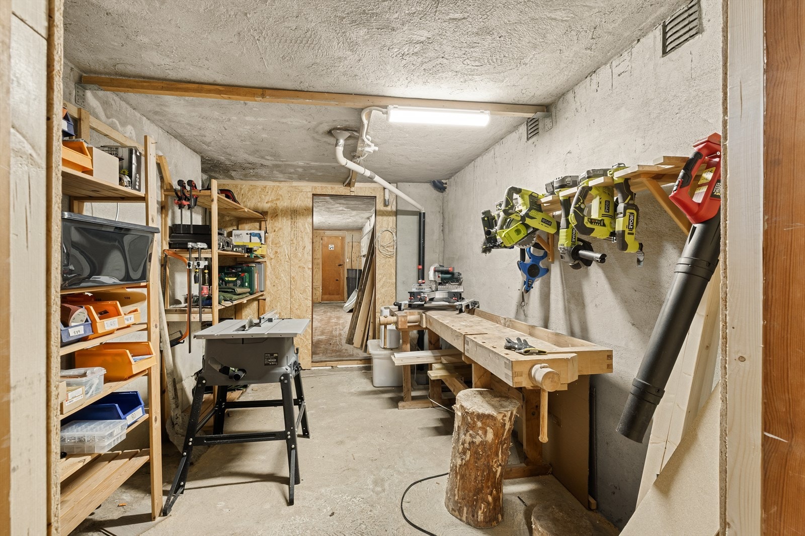 Tre eksterne boder på 9,3m², 9m² og 10,4m² Galleribilde