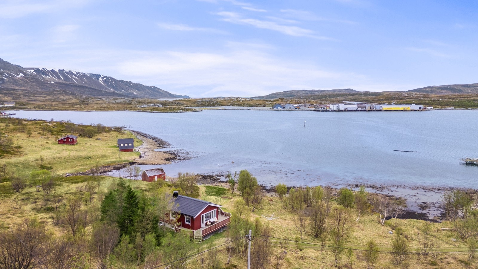 Stor eiendom med flott beliggenhet og nærhet til storslått nordnorsk natur.