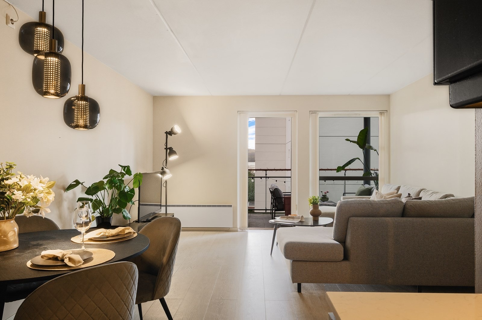 - Leiligheten har et BRA-i på 51m² og inneholder gang, stue/kjøkken, soverom og bad/vaskerom - Galleribilde