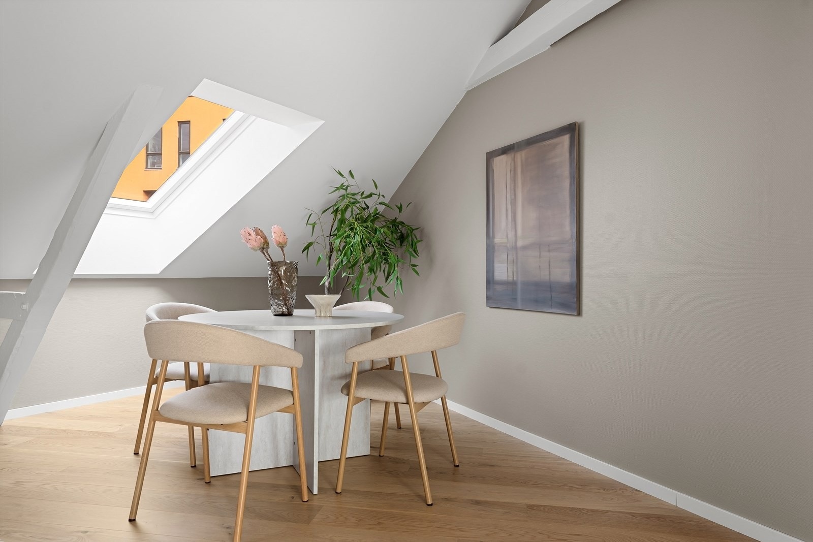 God plass til å dekke opp med langbord om ønskelig. Galleribilde