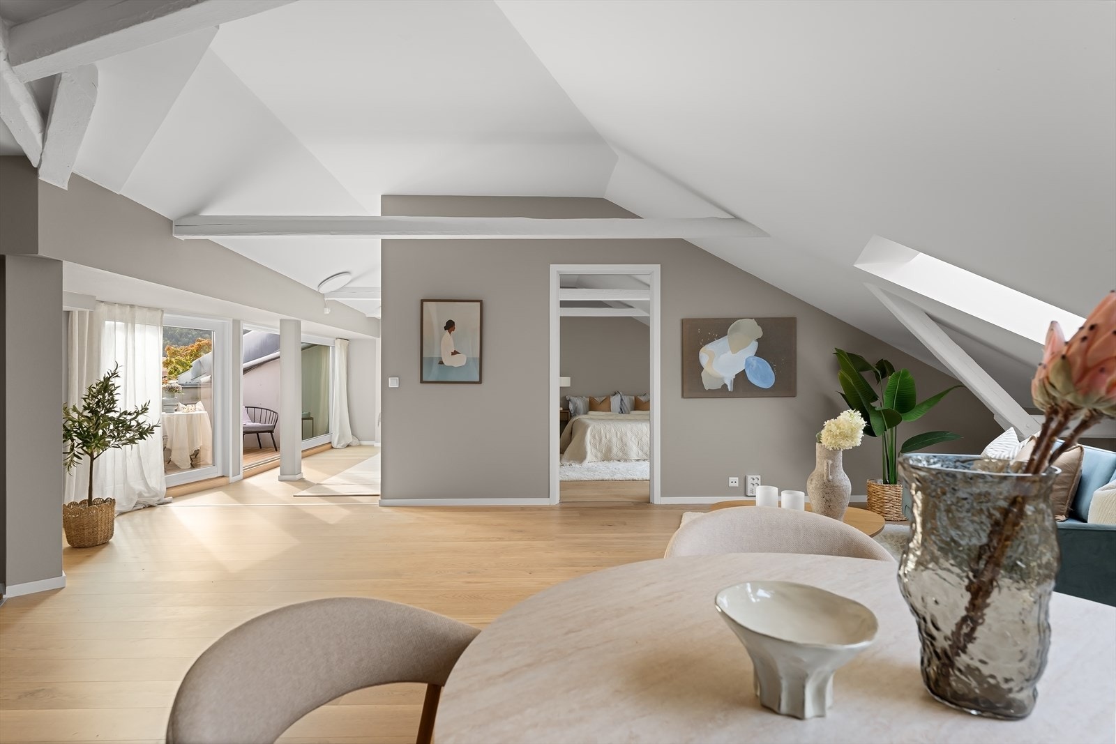 Velkommen til Motzfeldts gate 3B, presentert av Mads Gustavsen og Oskar Johansson ved Nordvik. (Foto: Zovenfra AS) Galleribilde