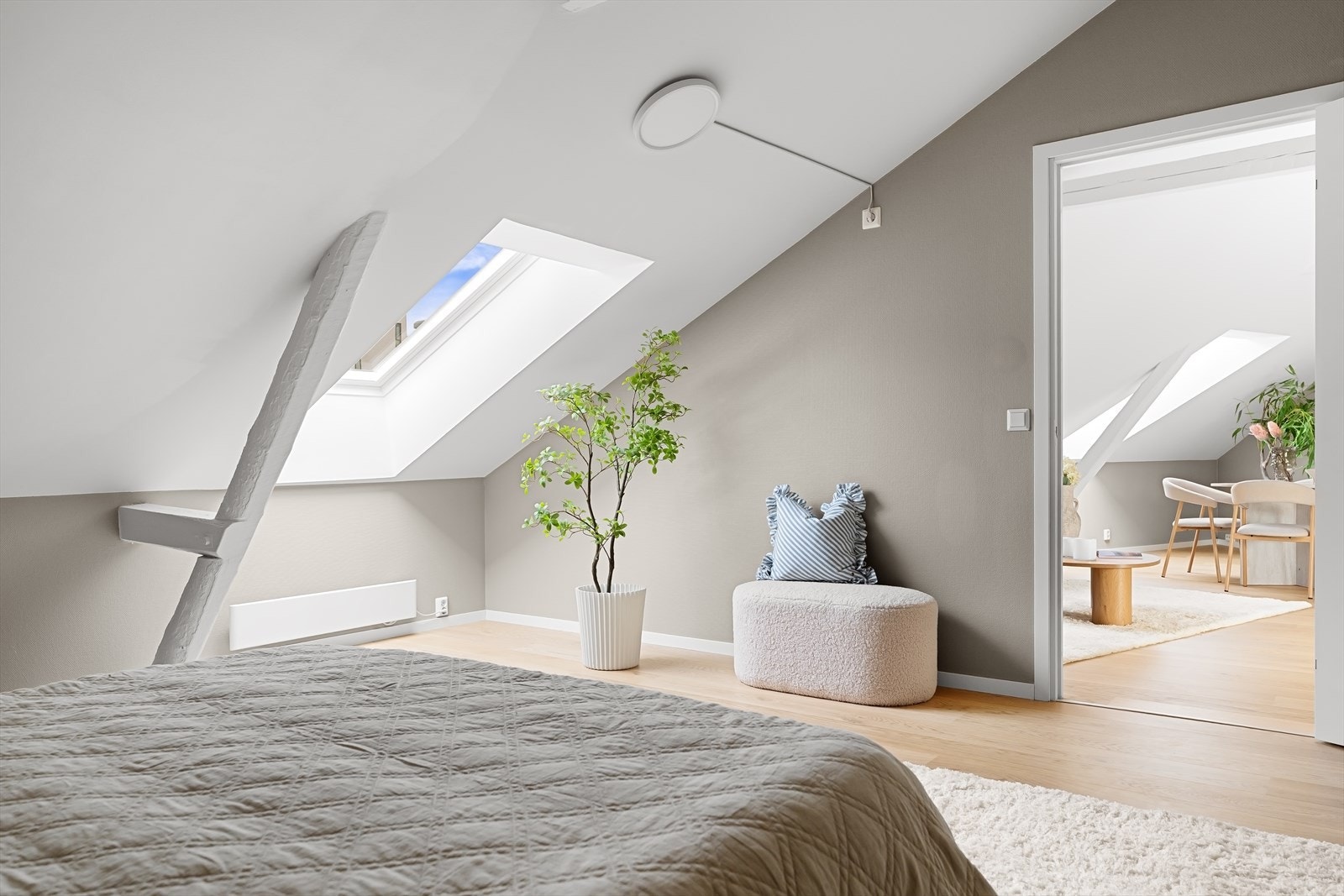 Inn til soverom fra stue. Galleribilde