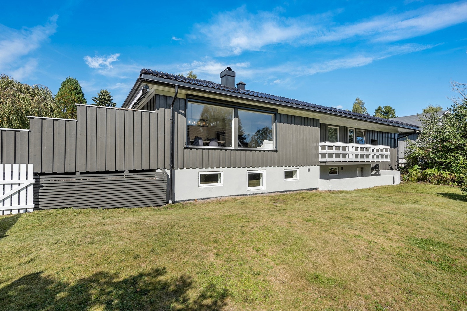 Boligen ble malt utvendig i 2026 Galleribilde