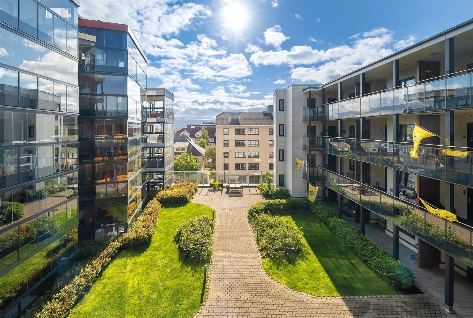 Flott utsyn i parken fra leiligehten Galleribilde