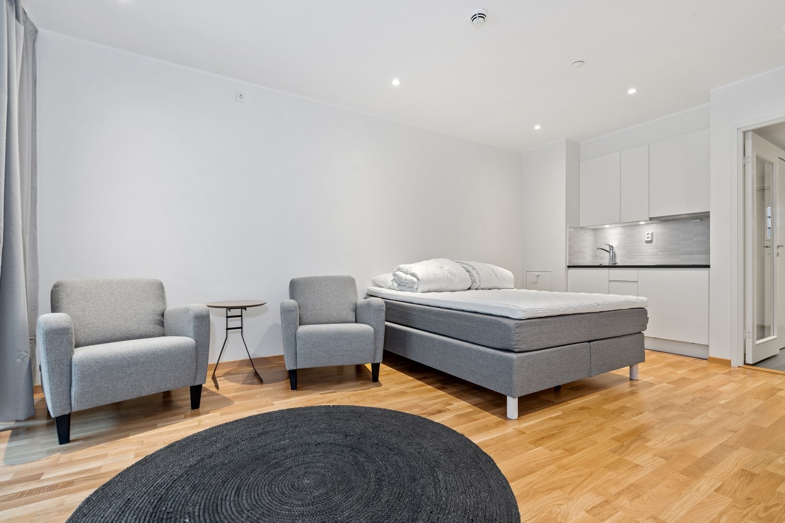 Gjesteleilighet (hotell) med liten kjøkkenkrok. Galleribilde