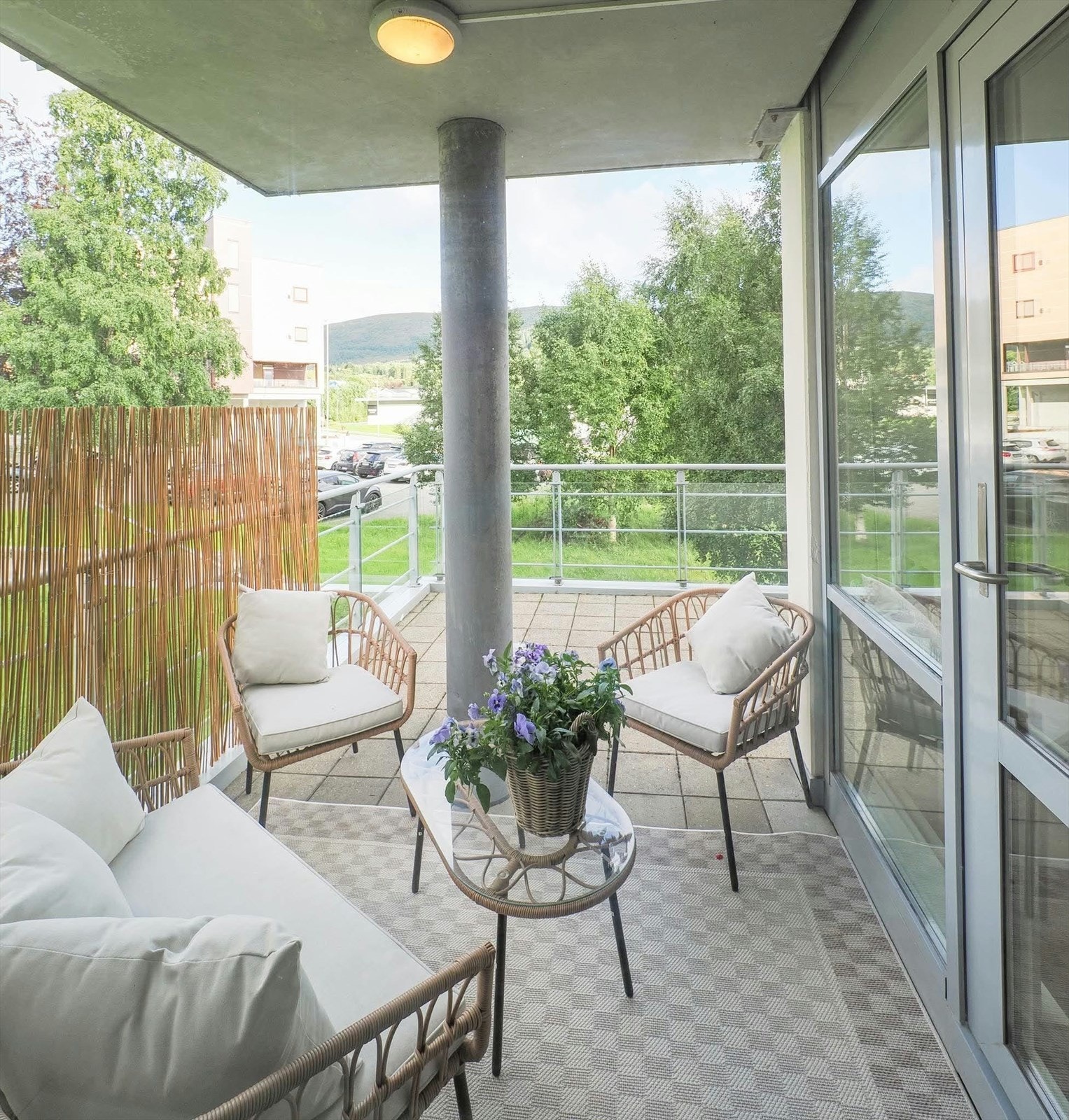 Terrasse på bakside. Galleribilde