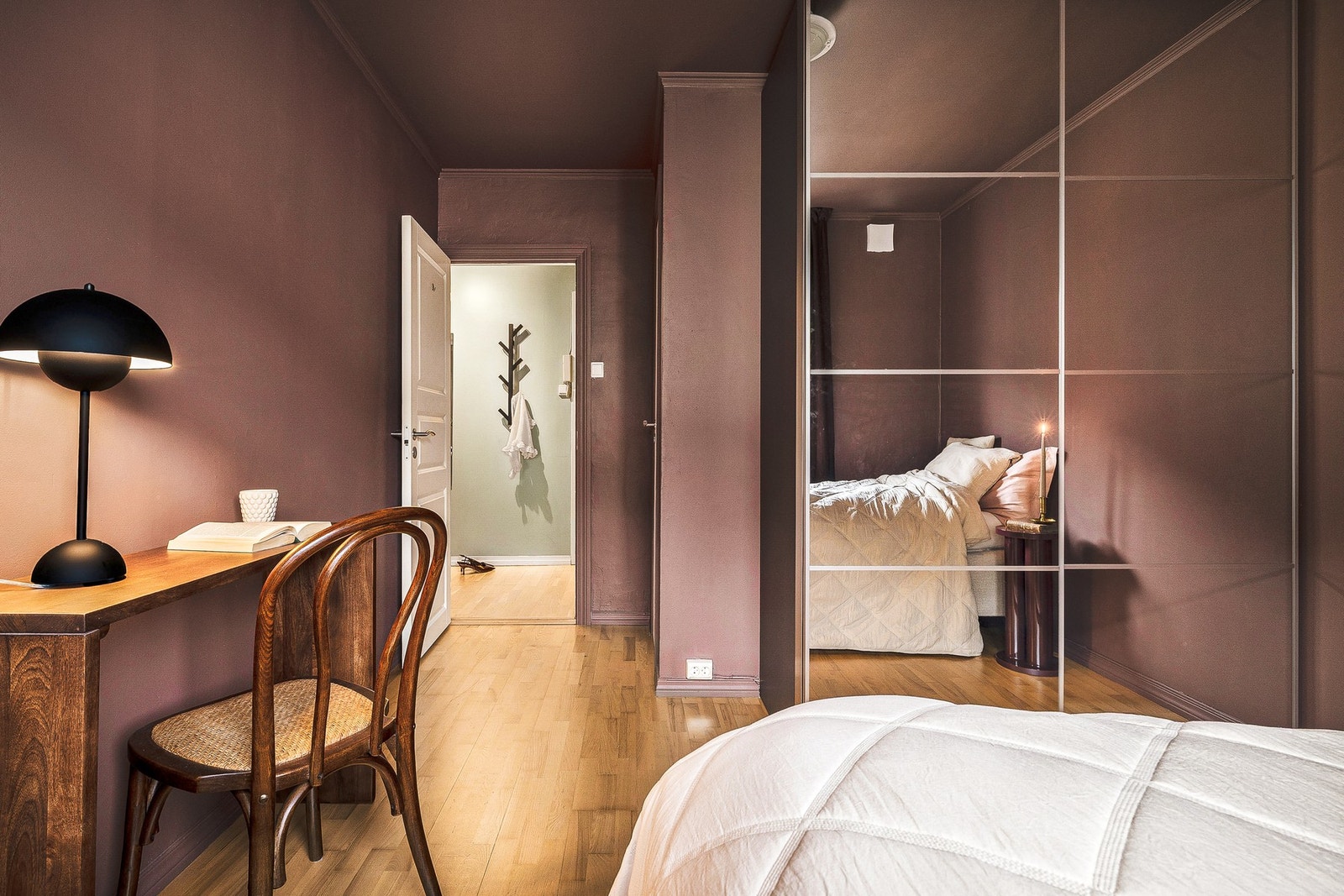 - I tilknytning til dette er det en praktisk bod/walk-in på ca. 1,6 m² som sørger for gode oppbevaringsmuligheter - Galleribilde