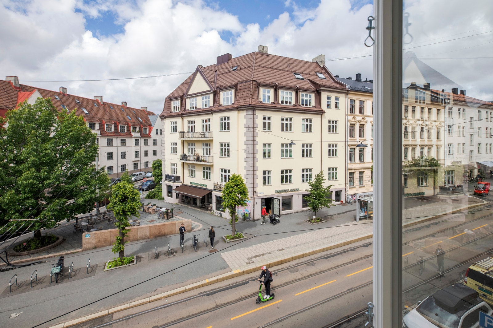 Fra leiligheten i 2 etasje - Vinduer fra 2024. Galleribilde
