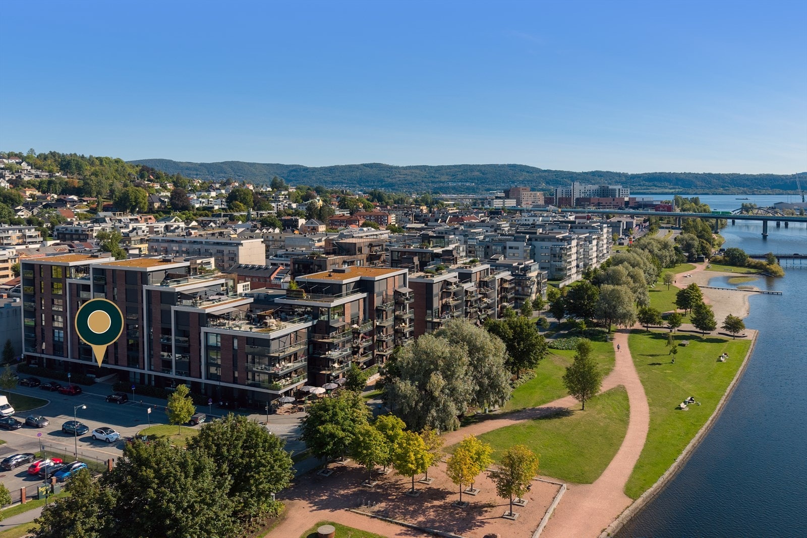 Det er også umiddelbar nærhet til elva og strandpromenaden Galleribilde