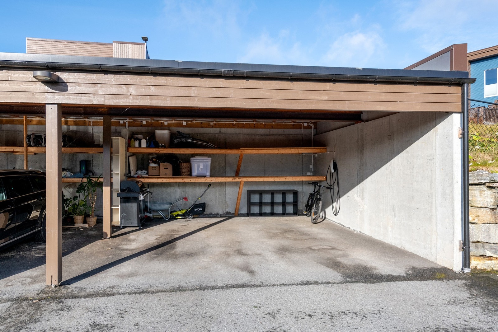 Dobbel carport med plass til to biler. Galleribilde