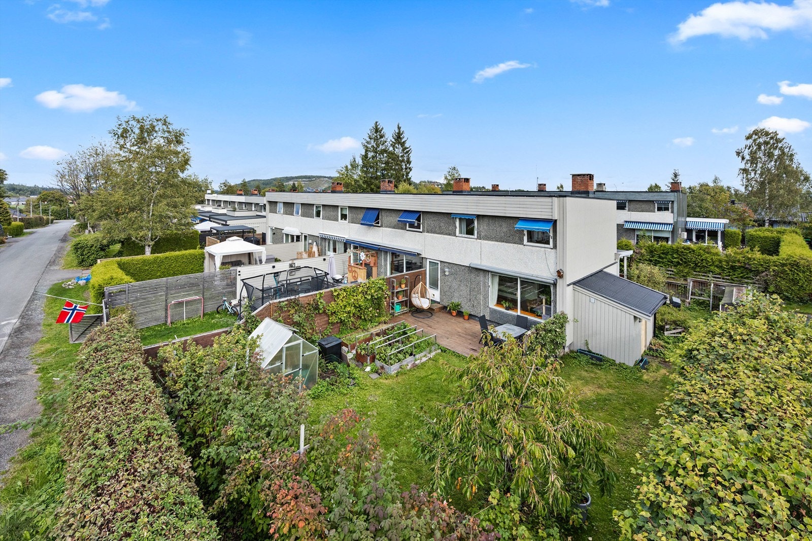 Etablert og barnevennlig bomiljø på Korsfjellet med kort vei til Åsenhagen skole. Galleribilde