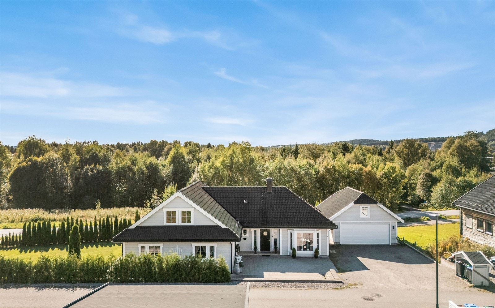 Eiendomsmegler Krogsveen v. Austeja Flenderyte har gleden av å ønske velkommen til Harestien 2! Foto: Ann-Helén Nannestad. Galleribilde
