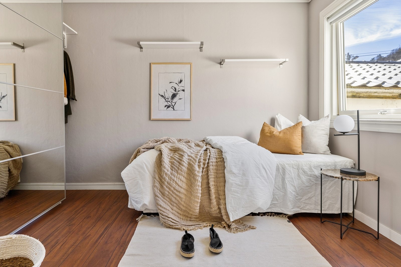 Soverom målt til ca. 11,7 m². Galleribilde