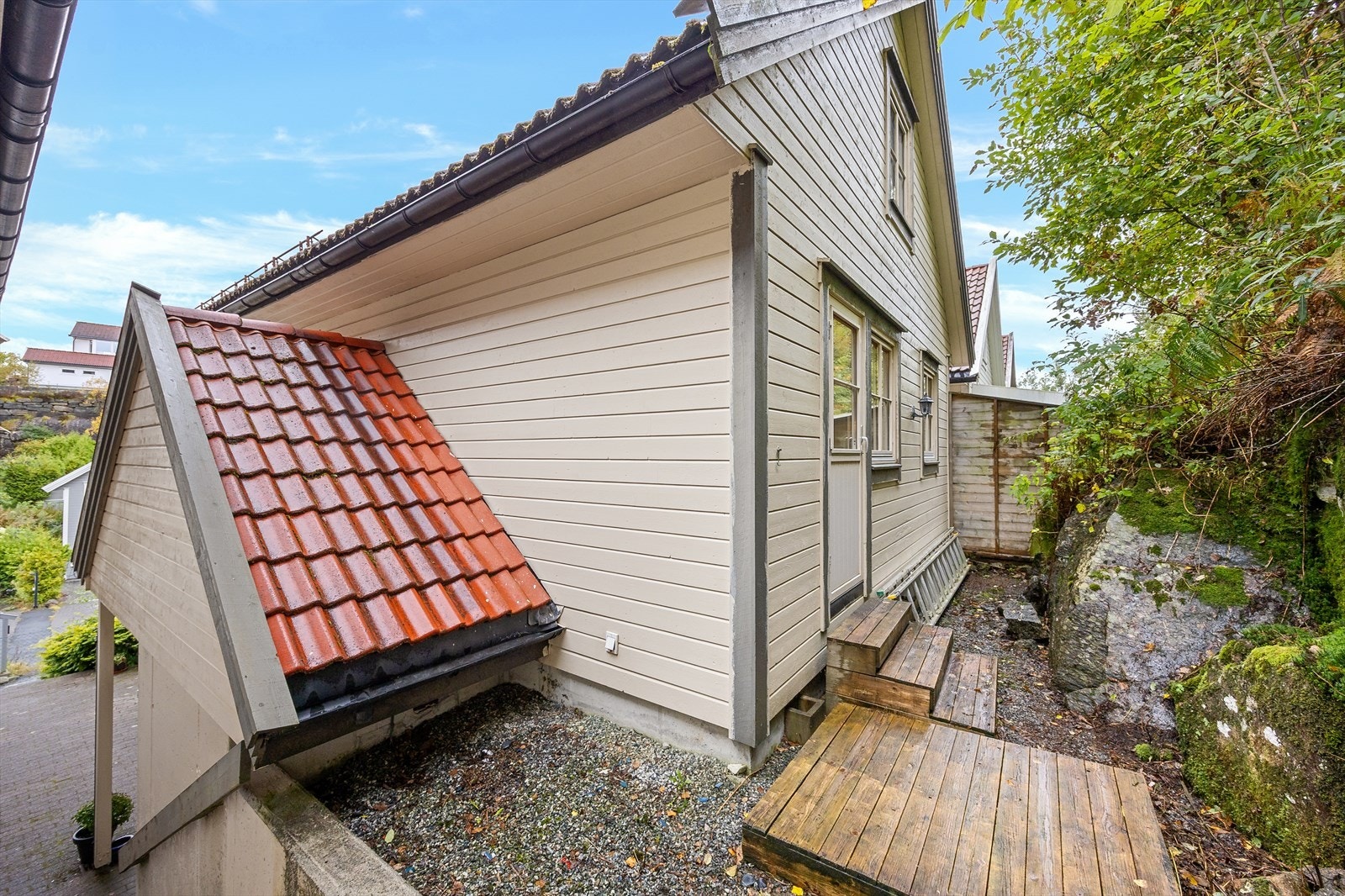 For barnefamilier er beliggenheten praktisk med flere gode skole- og barnehagetilbud i nærområdet. Galleribilde