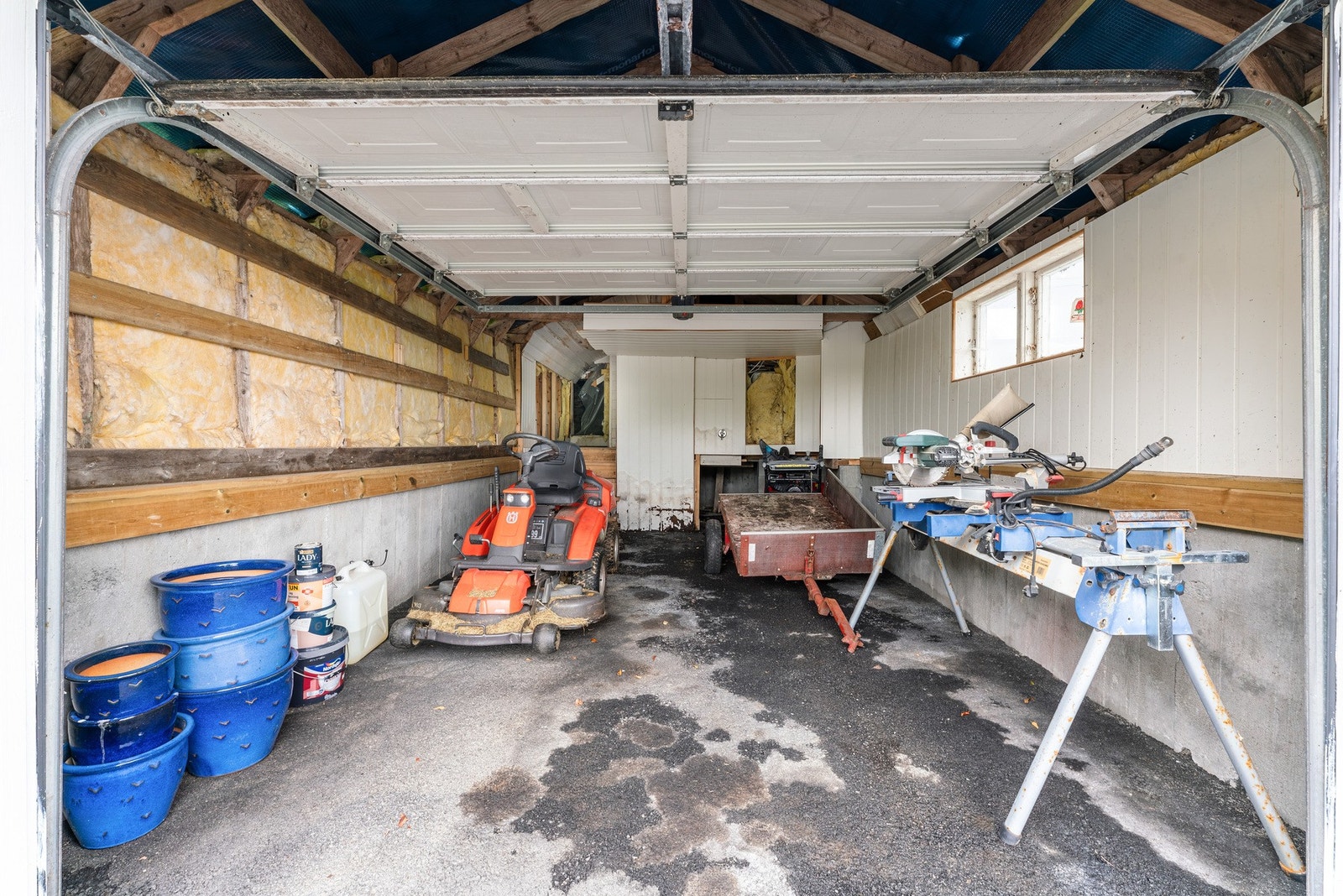 Liten garasje Galleribilde