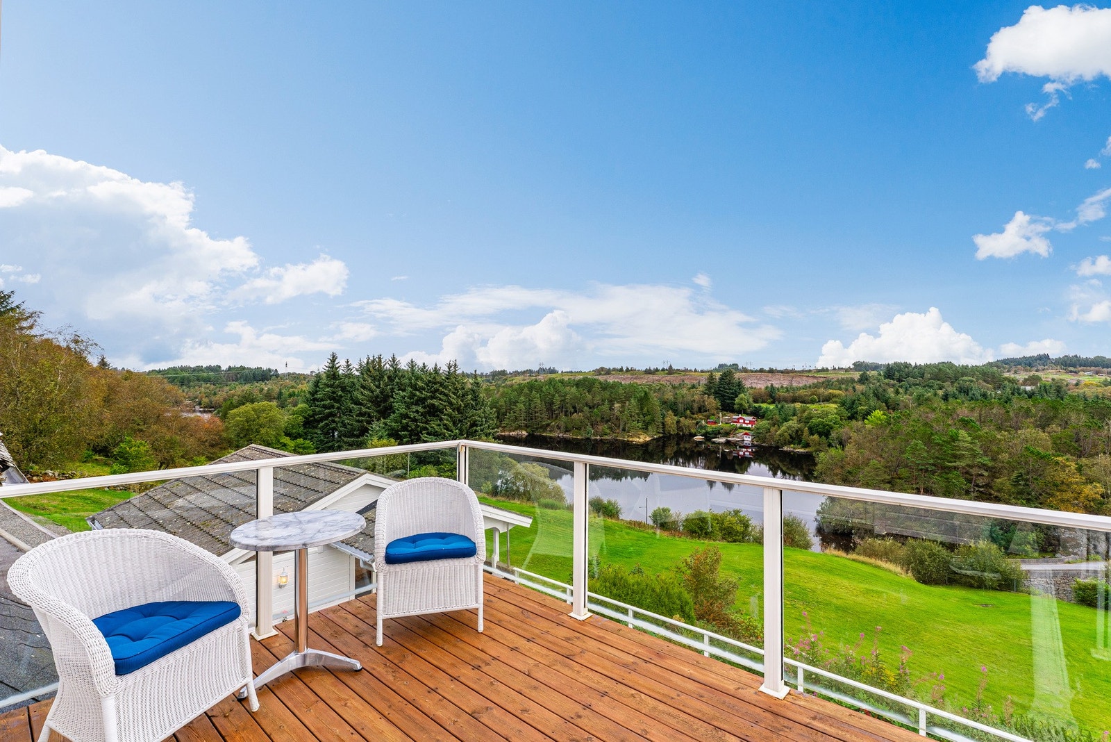 Flott utsikt over nærområdet Galleribilde