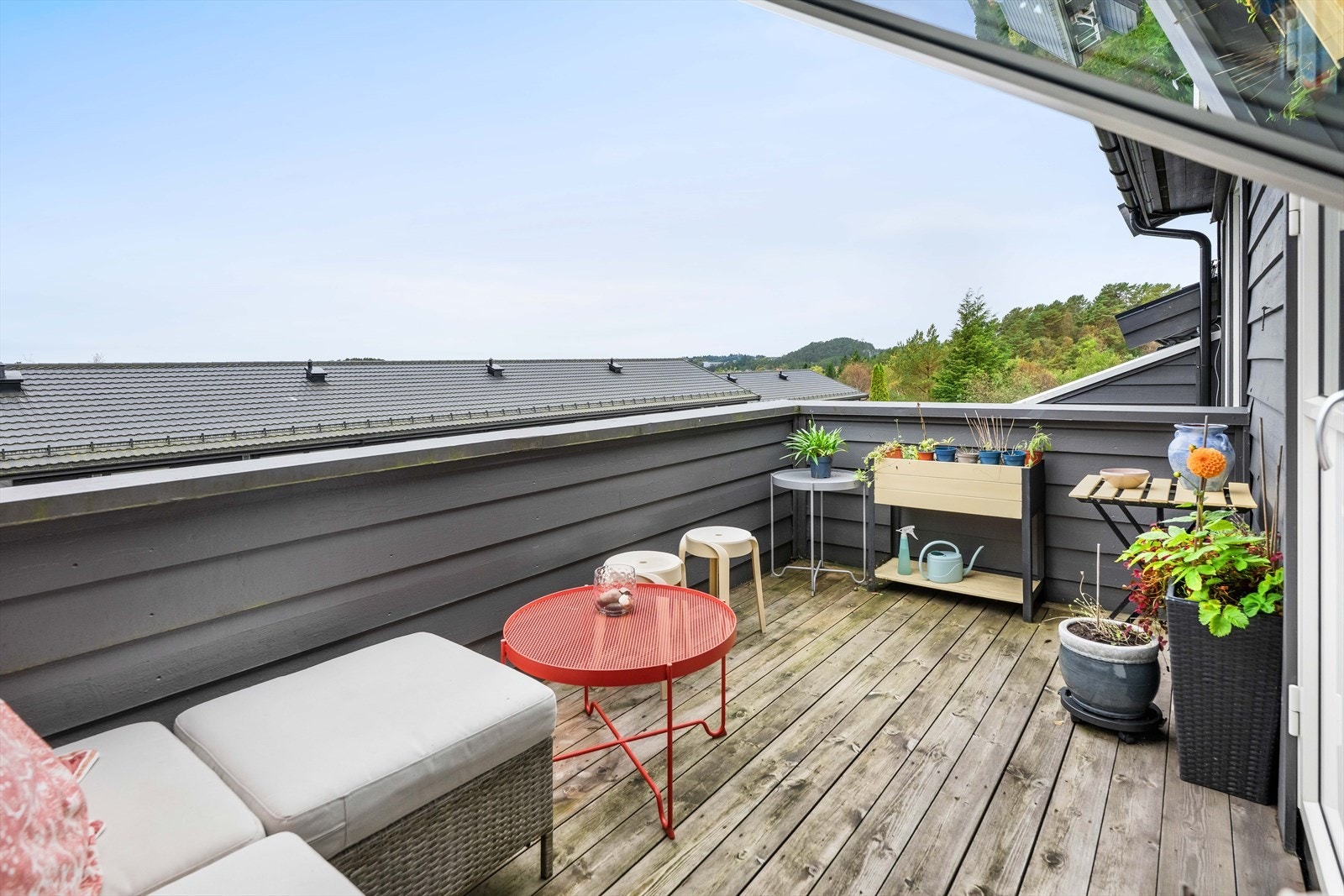 Altan med gode solforhold. Ny taktekking i 2019 Galleribilde