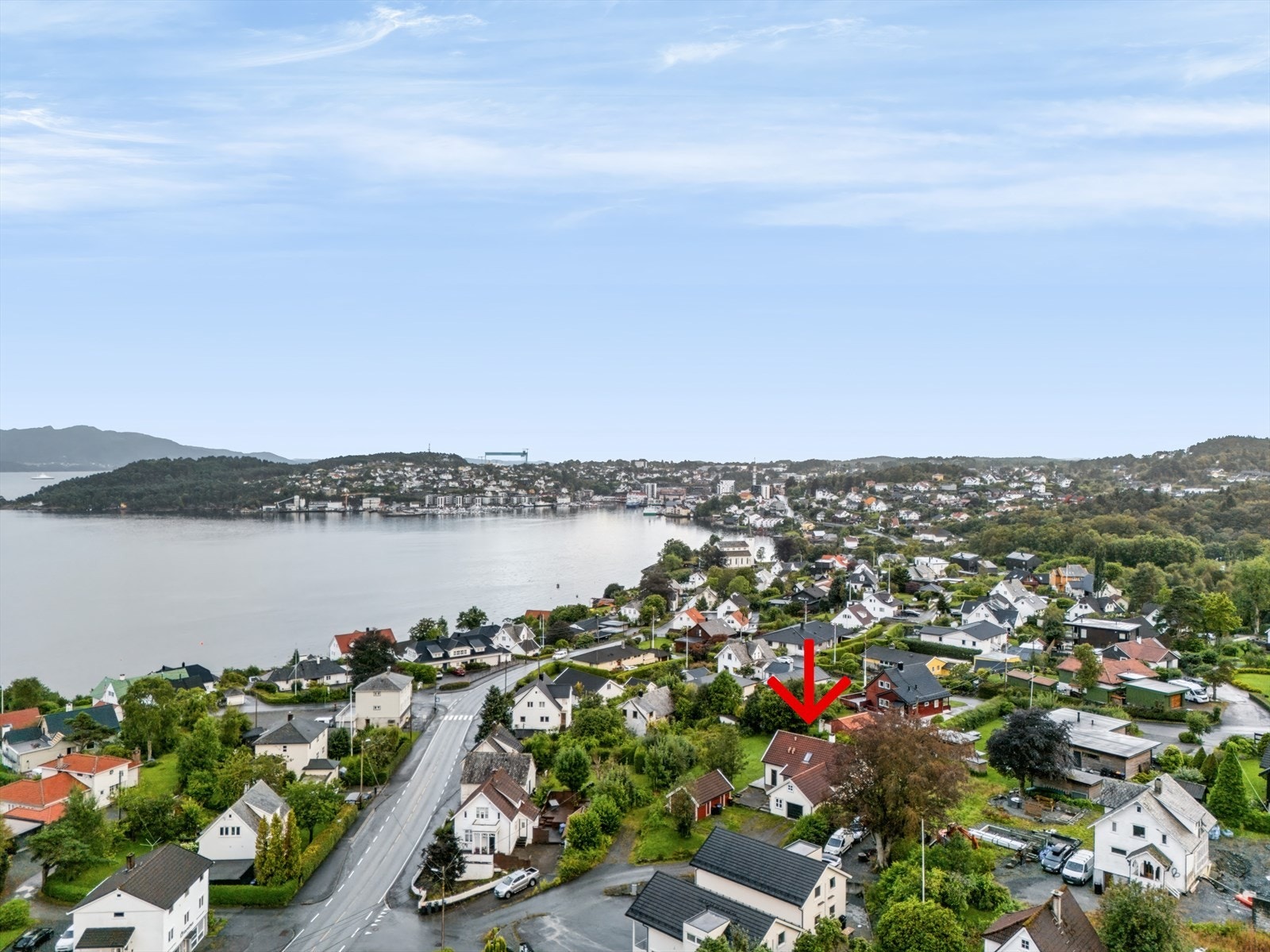 Dette er en beliggenhet som kombinerer rolige og barnevennlige omgivelser med nærhet til sentrum, skoler, barnehager og et bredt utvalg av fritids- og servicetilbud. Galleribilde