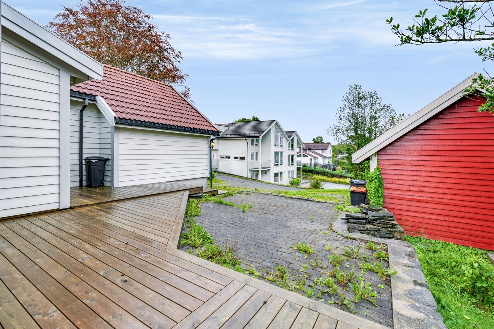 Ved inngangspartiet er det terrasse Galleribilde