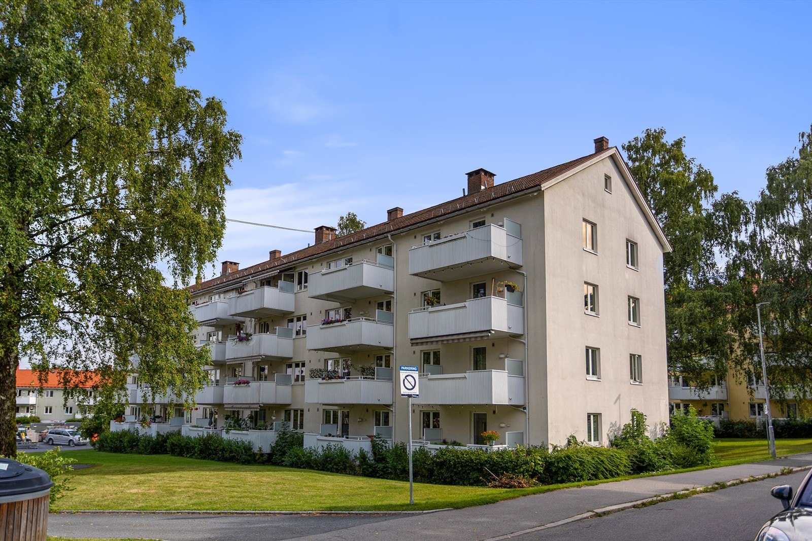 Keyserløkka Nord er et veletablert borettslag med store, frodige grøntarealer mellom blokkene. Galleribilde